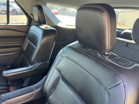 Used 2022 Ford Explorer XLT w/ Equipment Group 202A image 24
