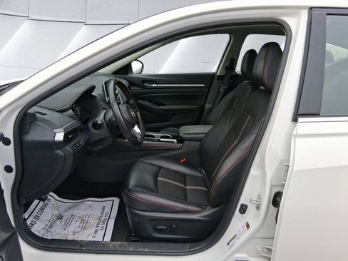 Used 2024 Nissan Altima 2.5 SR image 10