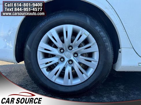 Used 2012 Toyota Camry LE image 32