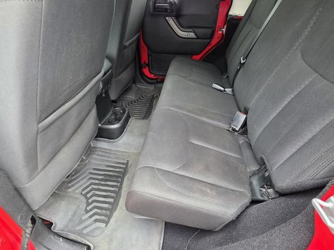 Used 2018 Jeep Wrangler Unlimited Sport S AWD/4WD image 9