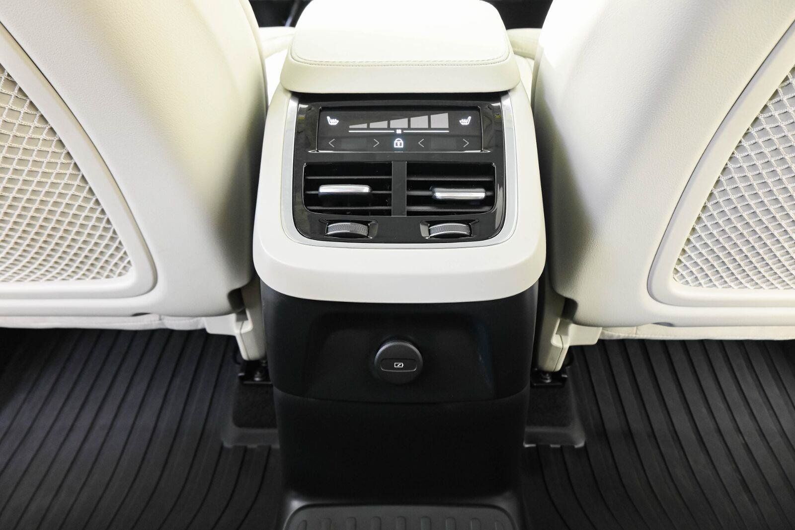 Certified 2025 Volvo XC90 T8 Ultra w/ Protection Package Premier AWD/4WD image 20