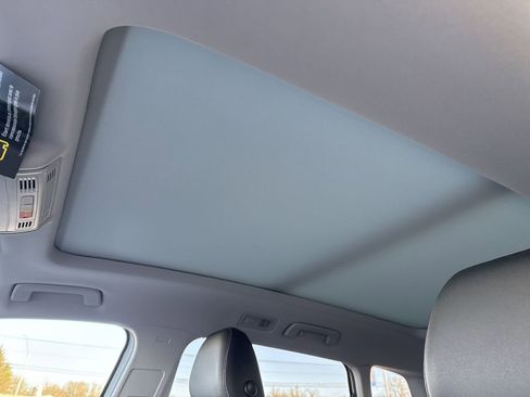 New 2025 Volkswagen Taos SE image 11