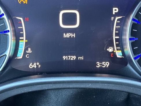 Used 2022 Chrysler Pacifica Touring-L FWD image 42