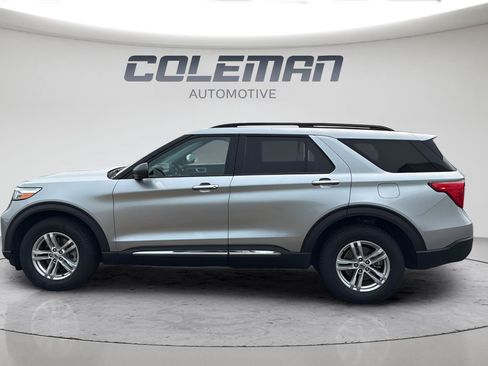 Used 2023 Ford Explorer XLT w/ Equipment Group 202A AWD/4WD image 2