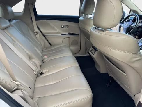 Used 2010 Toyota Venza AWD image 15