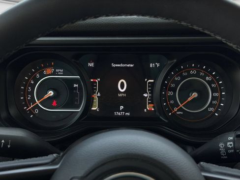 Used 2025 Jeep Wrangler Unlimited Sport AWD/4WD image 9