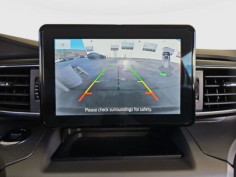 Used 2022 Ford Explorer XLT w/ Equipment Group 202A RWD image 14