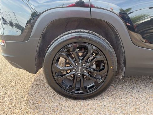 Used 2020 GMC Terrain SLE w/ Elevation Edition image 16