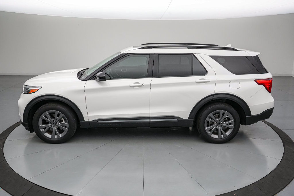 Certified 2023 Ford Explorer XLT w/ Equipment Group 202A AWD/4WD image 7