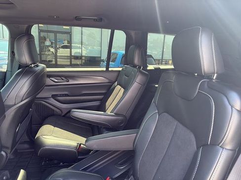 Used 2024 Jeep Grand Cherokee L Altitude image 14