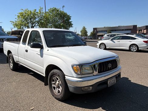 Used 2001 Toyota Tacoma 2WD Xtracab w/ SR5 Pkg w/ Chrome Pkg image 3