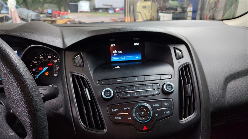 Used 2018 Ford Focus SE FWD image 12