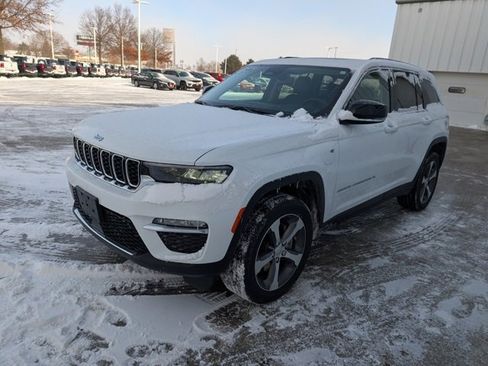 Used 2022 Jeep Grand Cherokee Limited 4xe image 24