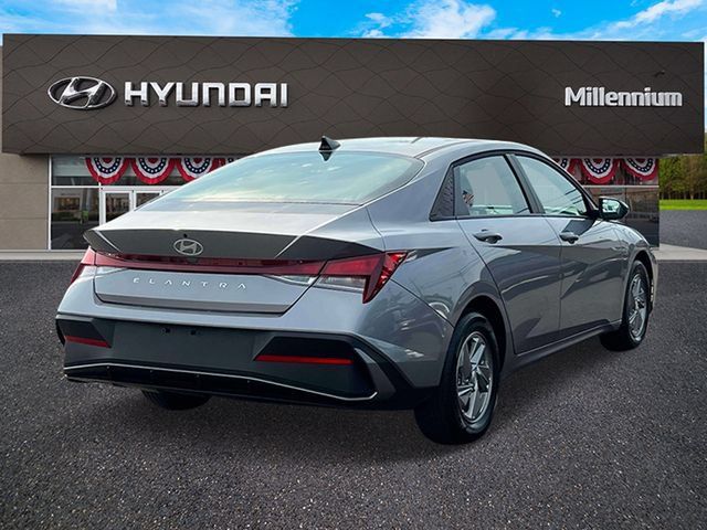 Certified 2026 Hyundai Elantra SE w/ Cargo Package FWD image 7