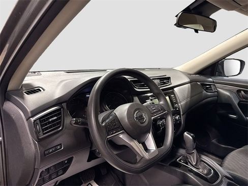 Used 2020 Nissan Rogue S image 11