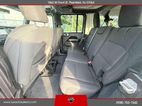Used 2018 Jeep Wrangler Unlimited Sahara AWD/4WD image 26