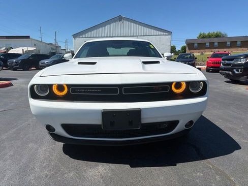 Used 2016 Dodge Challenger R/T RWD image 3