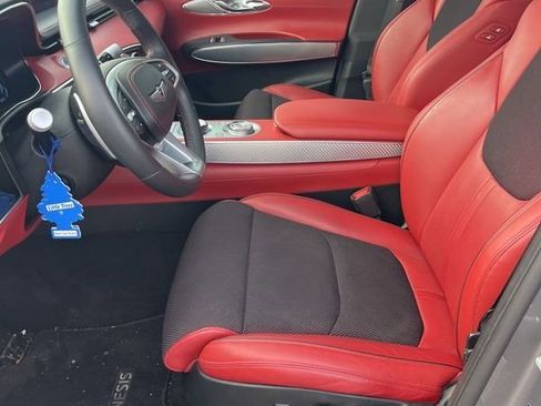 Used 2023 Genesis GV70 2.5T w/ Sport Prestige Package image 3