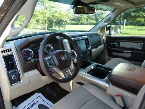 Used 2017 RAM 1500 Laramie w/ Convenience Group AWD/4WD image 10