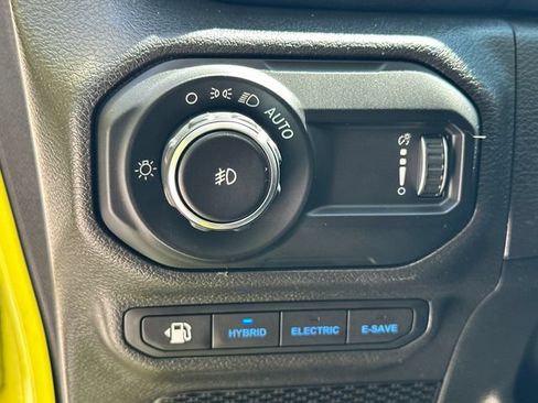 Used 2023 Jeep Wrangler Unlimited Sahara w/ Cold Weather Group AWD/4WD image 24