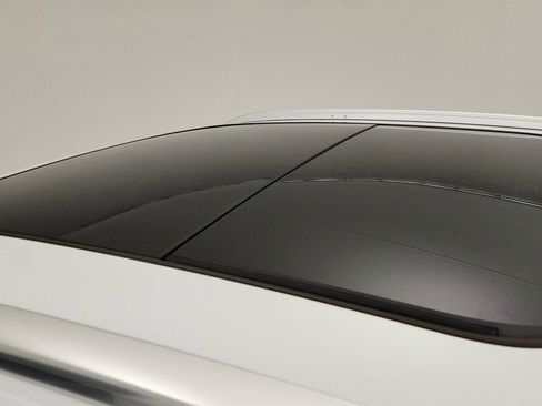 Used 2019 Audi e-tron Prestige w/ Prestige Package image 10