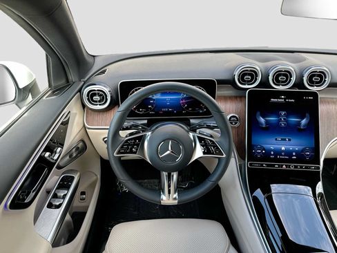 Used 2026 Mercedes-Benz GLC 300 4MATIC image 23