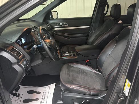 Used 2018 Ford Explorer XLT w/ Equipment Group 202A image 14