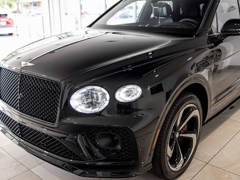 Used 2022 Bentley Bentayga image 4