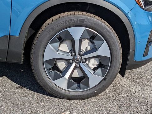 New 2025 Volvo XC40 B5 Plus w/ Protection Package Premier AWD/4WD image 14
