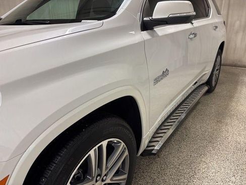 Used 2023 Chevrolet Traverse High Country AWD/4WD image 12