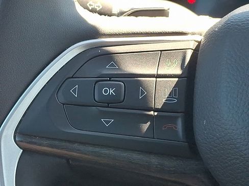 Used 2024 Jeep Grand Cherokee L Limited w/ Luxury Tech Group II image 21