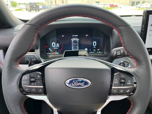 Used 2025 Ford Explorer ST image 29