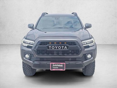 Used 2022 Toyota Tacoma TRD Off-Road image 2