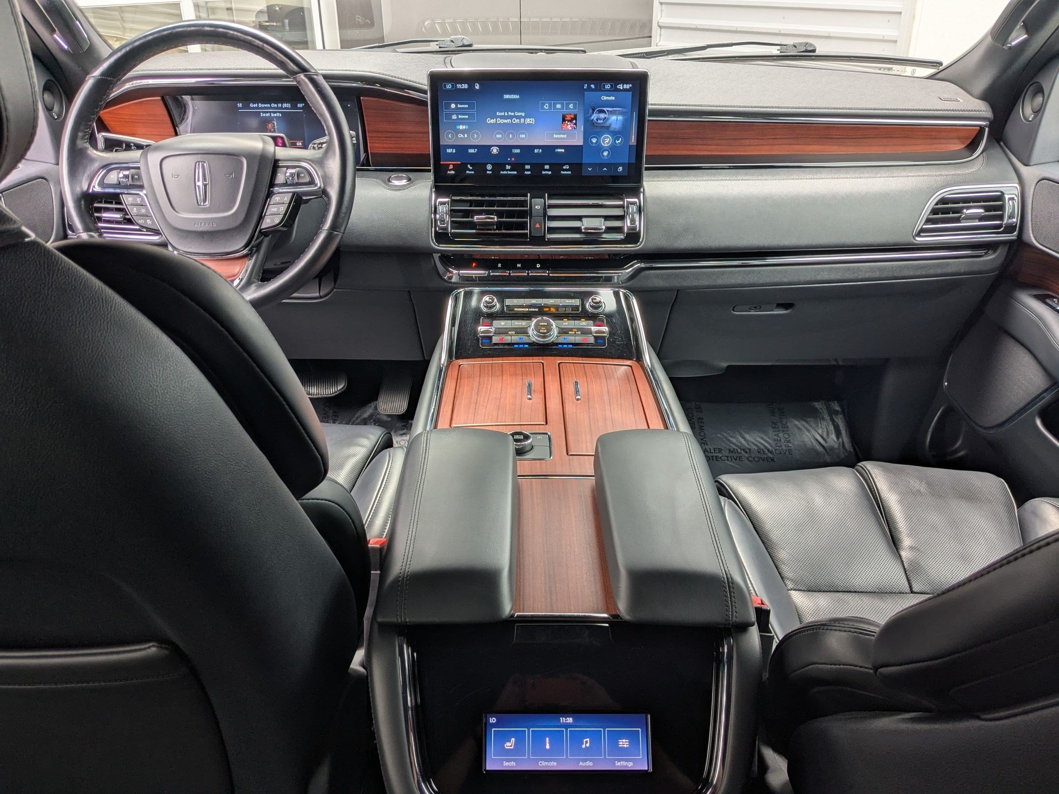 Used 2024 Lincoln Navigator Reserve AWD/4WD image 31
