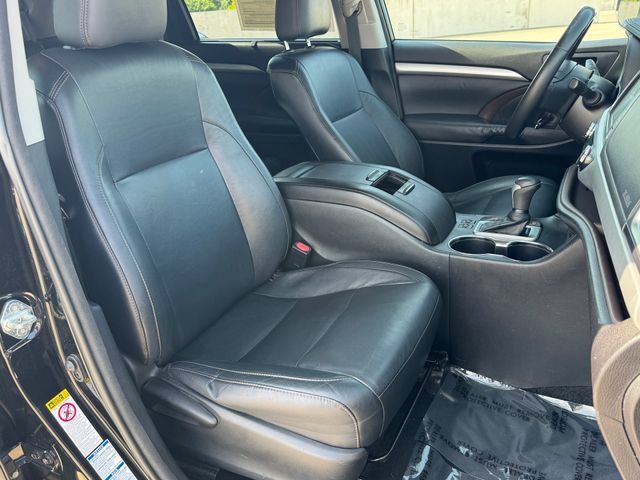 Used 2015 Toyota Highlander XLE AWD/4WD image 12