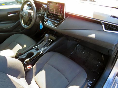 Used 2020 Toyota Corolla LE image 20