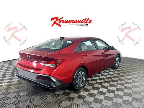 Used 2024 Hyundai Elantra SEL image 7