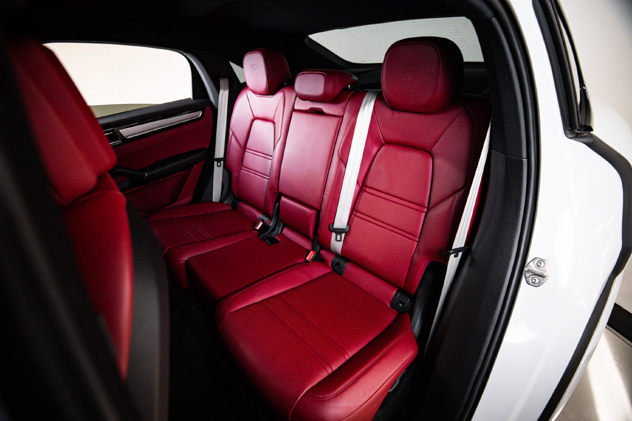 Certified 2023 Porsche Cayenne Platinum Edition AWD/4WD image 24