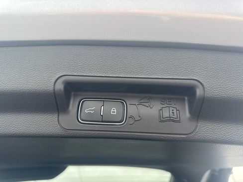 Used 2024 Ford Explorer Limited image 6