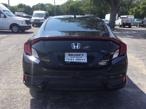Used 2017 Honda Civic Touring image 5