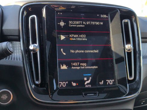 Used 2020 Volvo XC40 T4 R-Design image 25