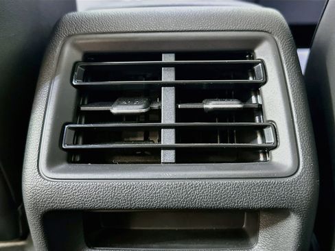 Used 2025 Volkswagen Tiguan SE R-Line AWD/4WD image 24