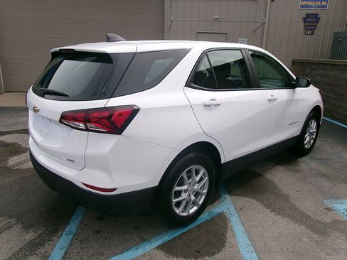 Used 2024 Chevrolet Equinox LS w/ Driver Confidence II Package image 5
