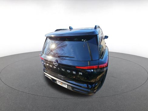 Used 2025 Nissan Pathfinder SV image 5