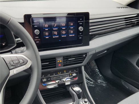 New 2025 Volkswagen Jetta SE image 18
