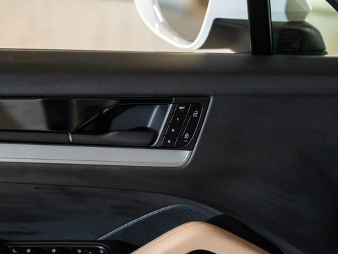 Certified 2026 Porsche Cayenne AWD/4WD image 17