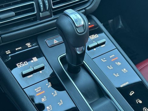 Used 2025 Porsche Macan image 22