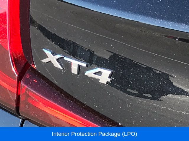 Used 2023 Cadillac XT4 Luxury w/ Cold Weather Package AWD/4WD image 5