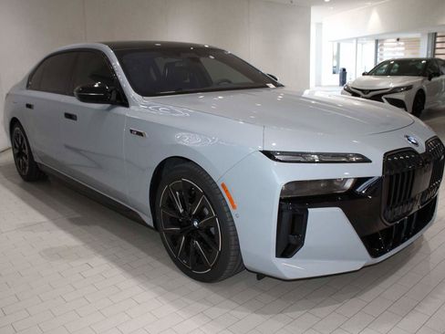 New 2026 BMW i7 M70 w/ Executive Package image 7