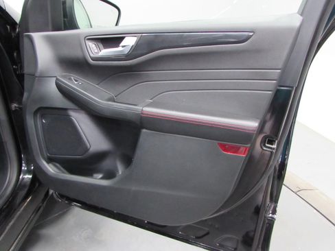 Certified 2025 Ford Escape ST-Line Select AWD/4WD image 16